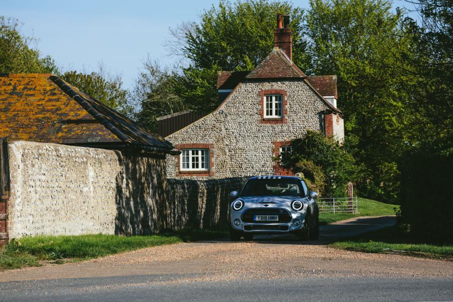  Mini Cooper S for Royal Wedding (F56) 2018 года  (фото 14 из 64)